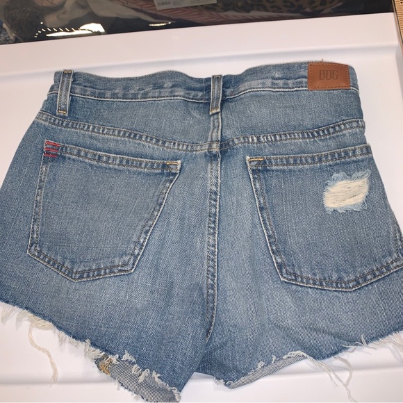 BDG Mid Rise Cheeky Distressed Denim Cut Off Jean Shorts Size 28 - Picture 8 of 8